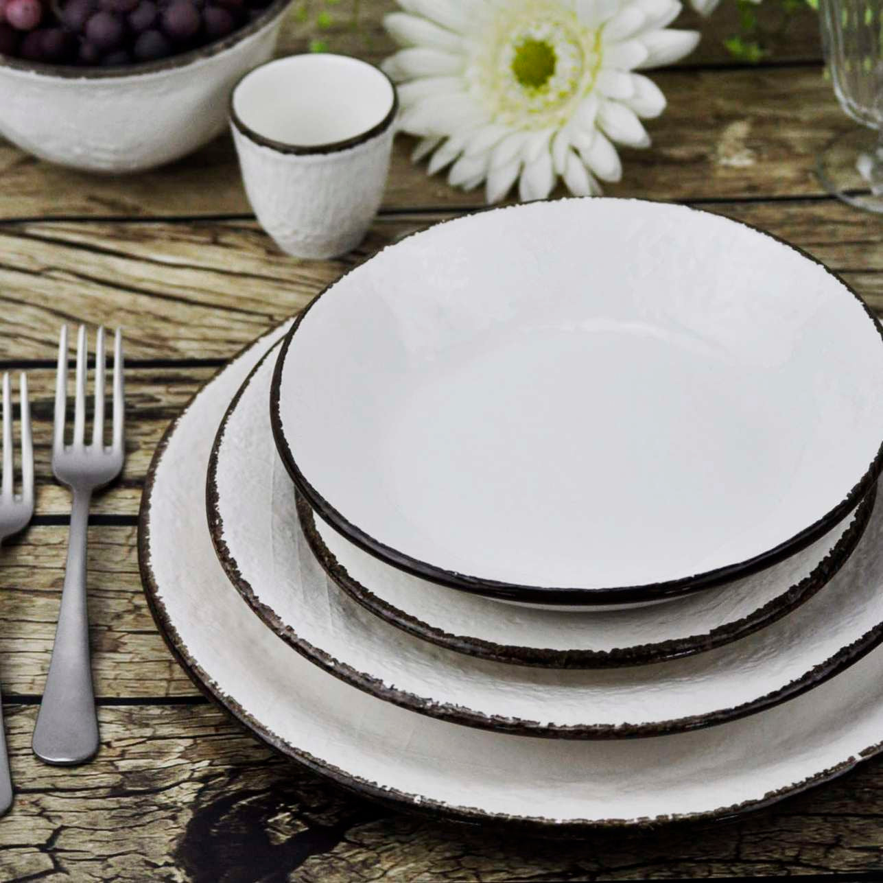 ARCUCCI PRETA ROUND TRAY - Milk